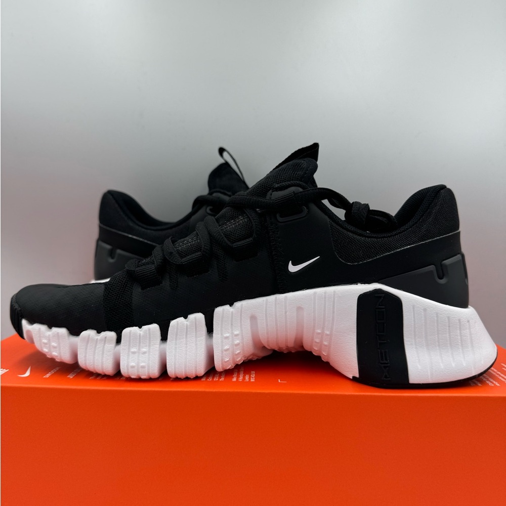 Nike Free Metcon 5 Black White BRAND NEW Size 9.5 Women - Picture 6 of 8